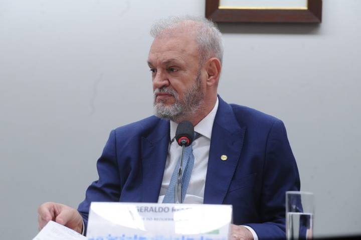 Comissão aprova criação do Farmácia Popular Digital com entrega em casa para idosos