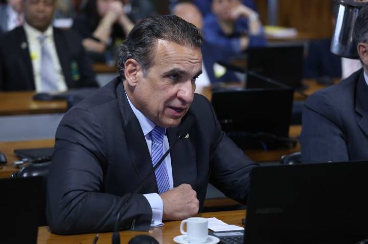 Comissão aprova vínculo obrigatório de instrutor de trânsito a autoescola