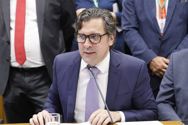 Comissão Mista de Orçamento aprova relatório preliminar do Orçamento de 2026