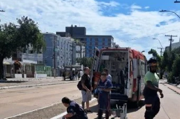 Homem morre após ser atropelado por ônibus em Porto Alegre