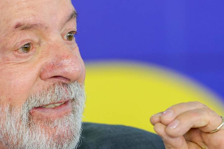 Lula tem evolução satisfatória após cirurgia de catarata