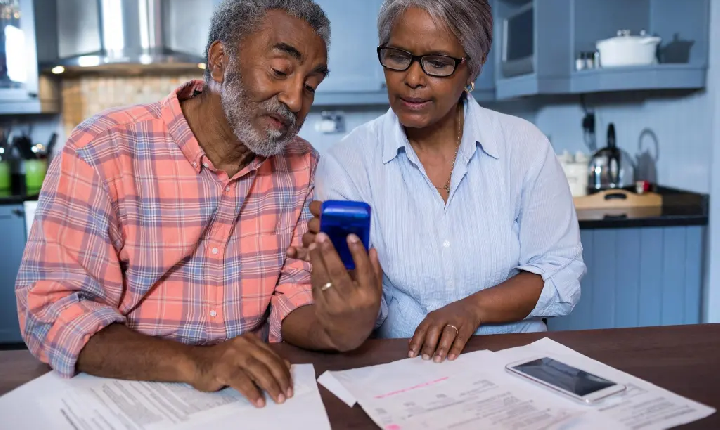 Mulheres lideram organização financeira das famílias no Brasil, aponta pesquisa da Serasa