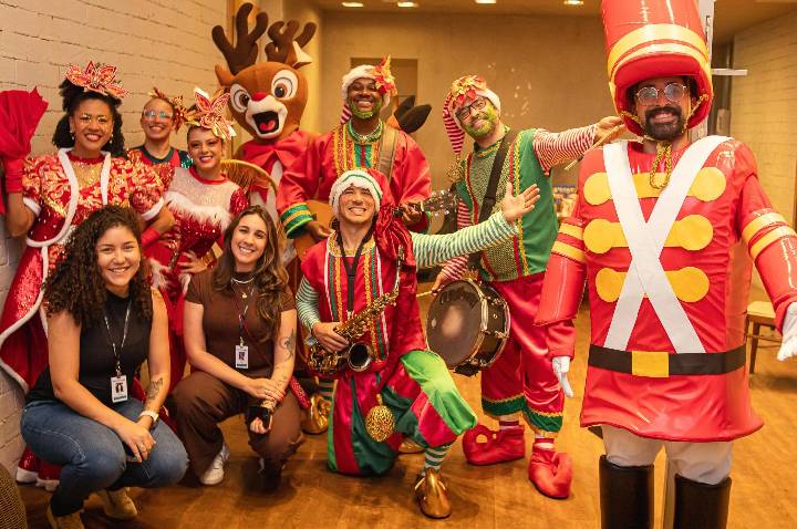 Natal Encantado no BarraShoppingSul: Cortejos Temáticos e Show da Orquestra de Brinquedos prometem magia