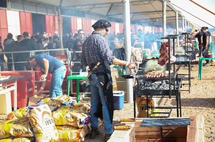 Paleta Atlântida transforma Porto Alegre em palco da cultura gaúcha com shows, churrasco e festa histórica no Cais Mauá
