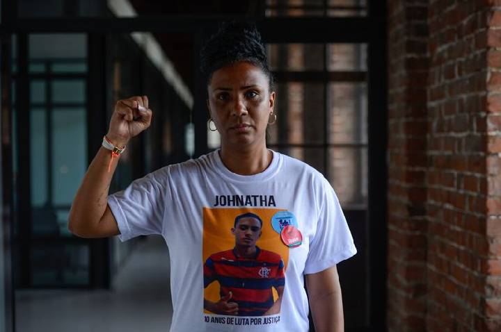 Prêmio internacional reconhece mãe de jovem morto pela polícia do Rio 