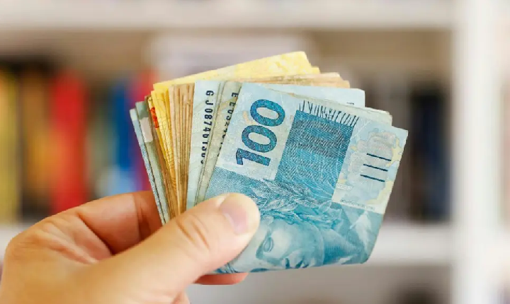 Renda extra vira estratégia para pagar dívidas e reorganizar finanças, aponta pesquisa da Serasa