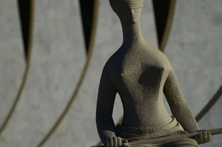 STF decide que piso nacional deve ser pago a professores temporários 