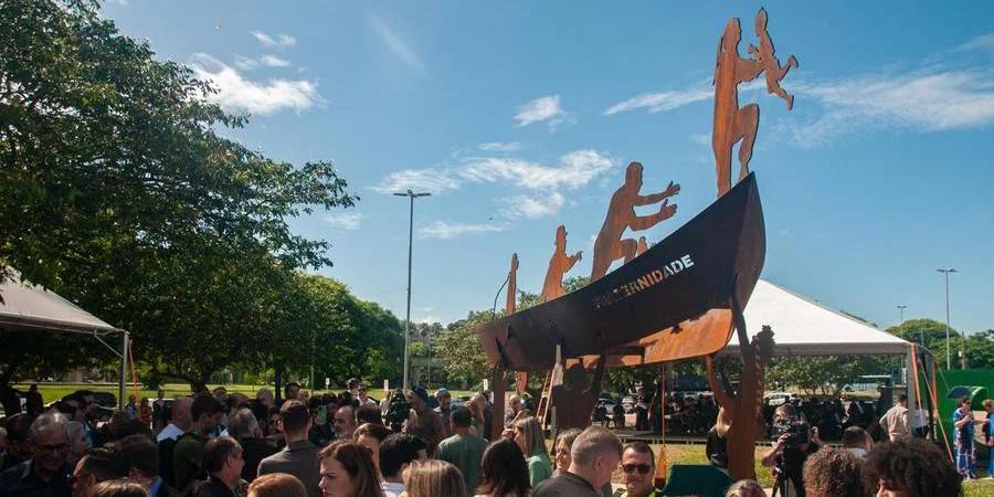 Gratidão e Solidariedade: Porto Alegre inaugura Escultura “Heróis Voluntários”