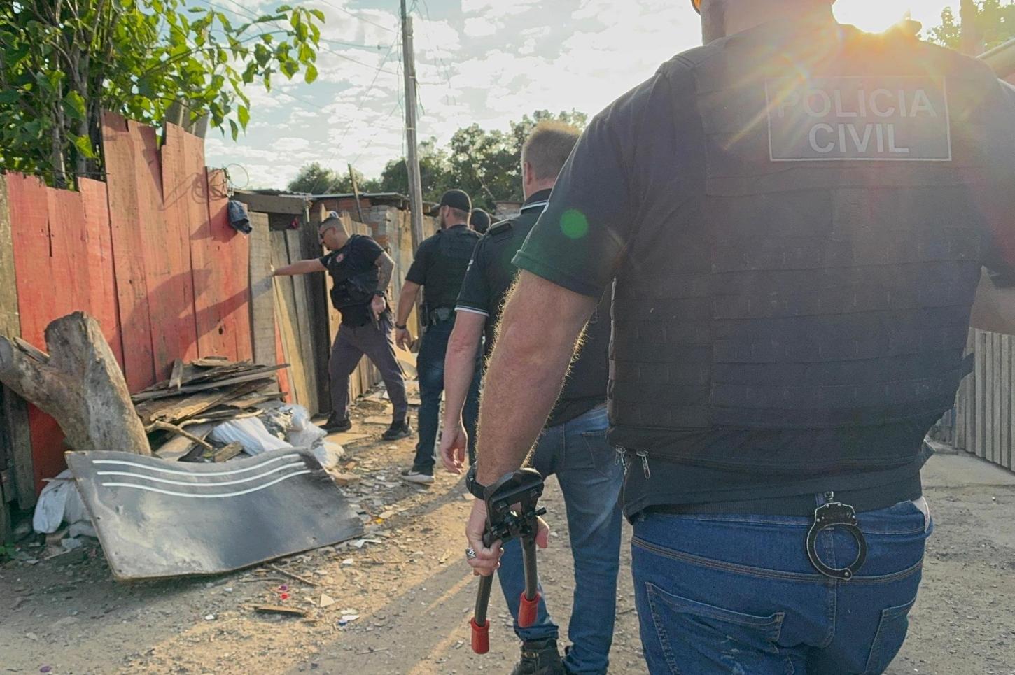 Grupo ligado à facção de Nego Jackson é alvo de megaoperação da Polícia Civil em quatro cidades do RS