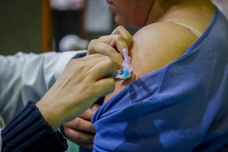 Vacinas contra a Covid-19 para crianças menores de 5 anos começam a ser distribuídas no RS