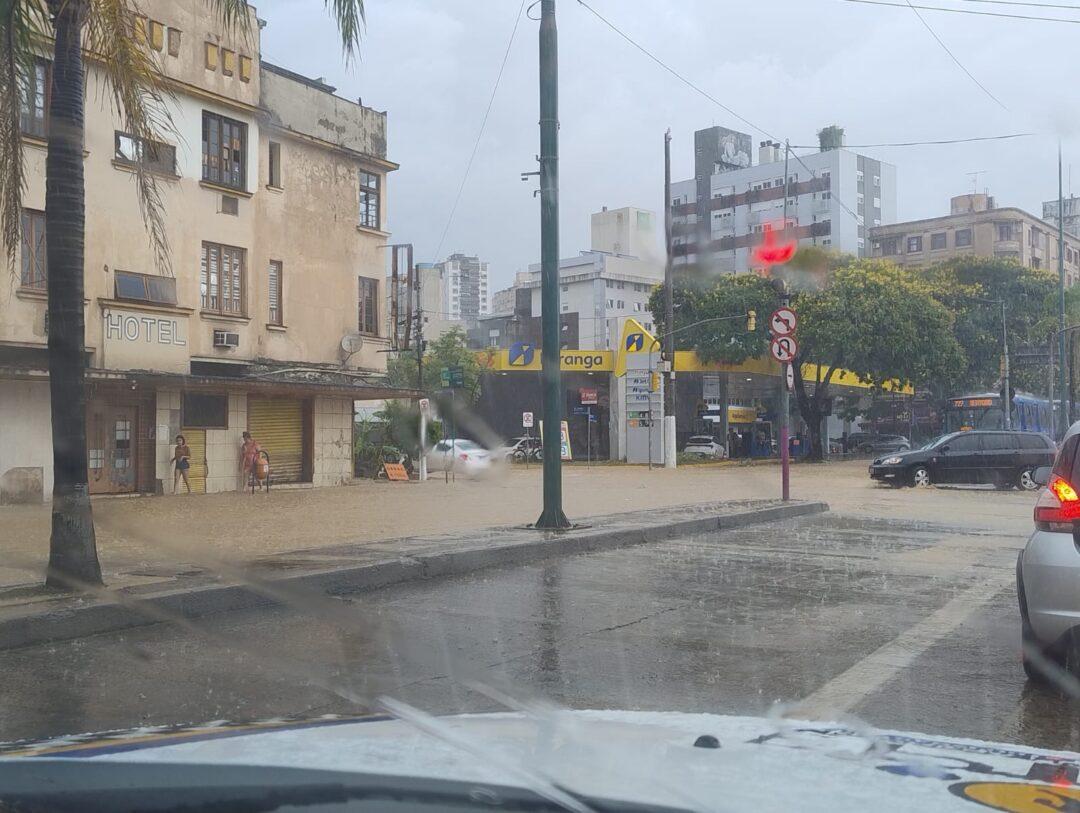 Chuvas Intensas em Porto Alegre Expõem Fragilidades na Infraestrutura Urbana