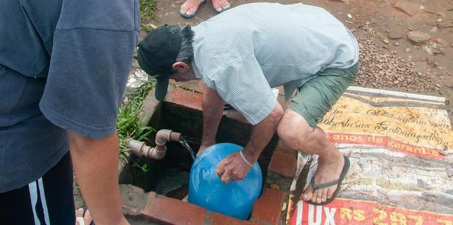 Crise Hídrica na Zona Norte de Porto Alegre: Moradores Enfrentam Três Dias Sem Água