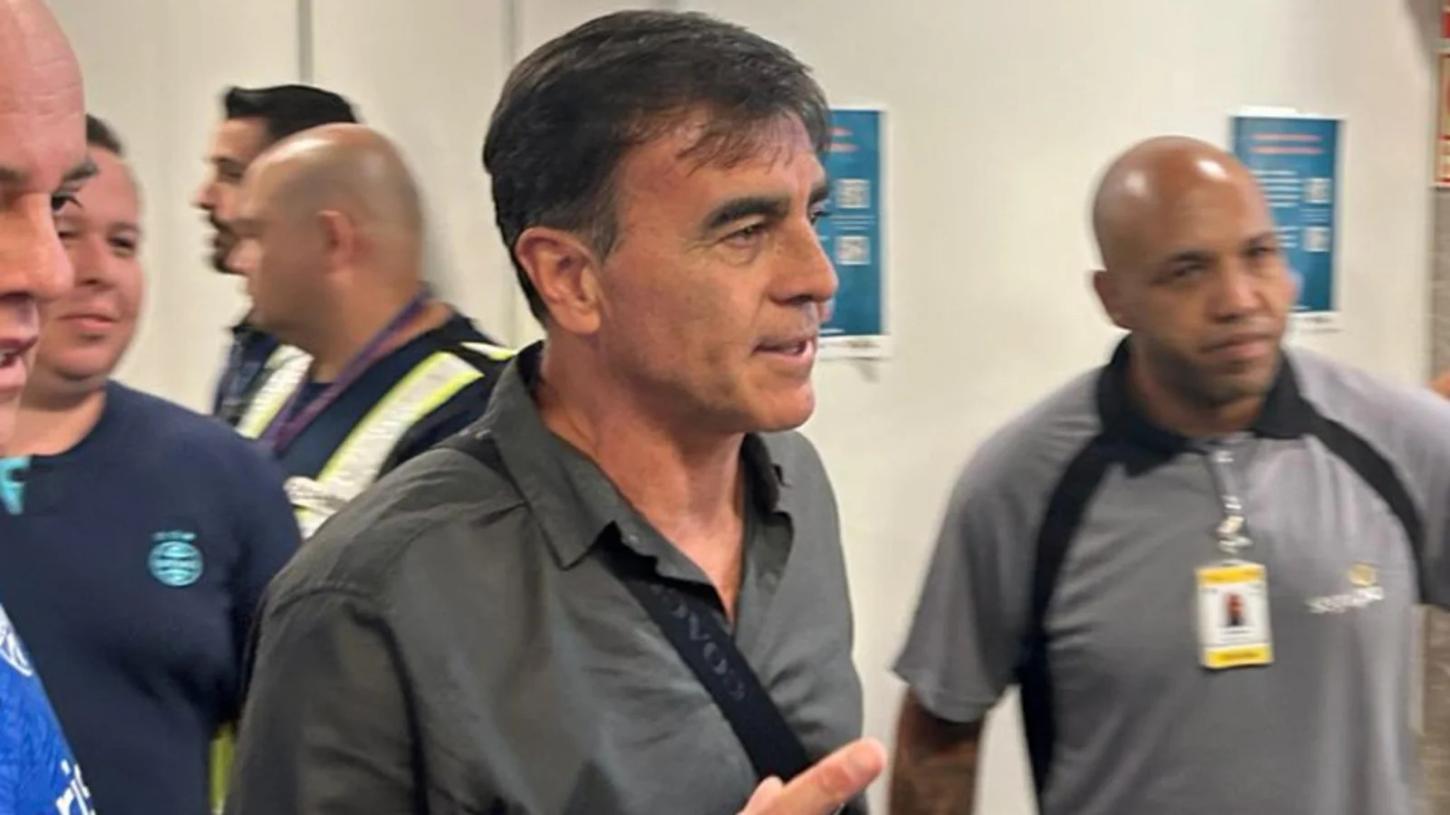 Quinteros desembarca em Porto Alegre como técnico do Grêmio: 