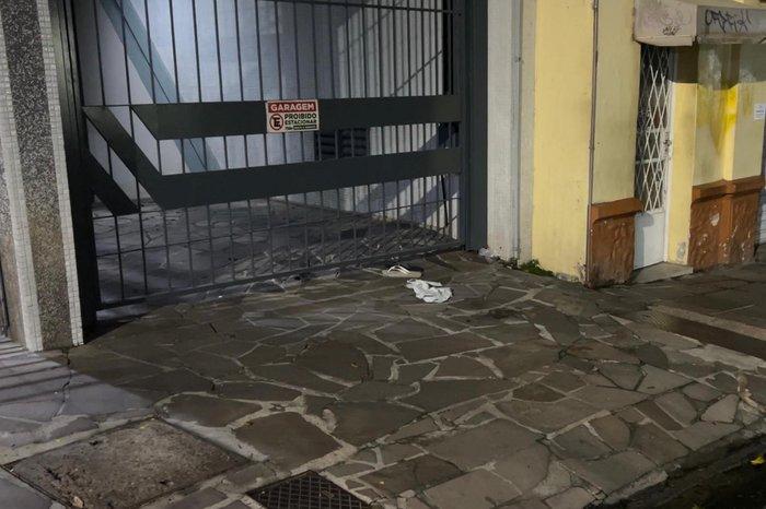 Tragédia em Porto Alegre: Homem em situação de rua morre atropelado enquanto dormia na calçada