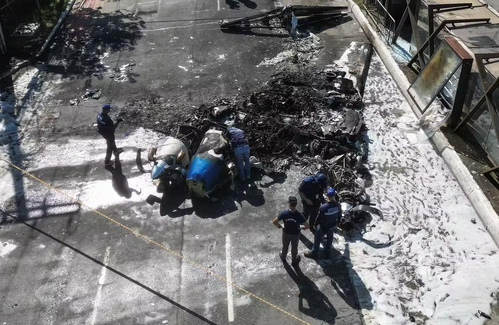 Tragédia nos Ares: Avião de pequeno porte cai na Barra Funda e deixa duas vítimas fatais