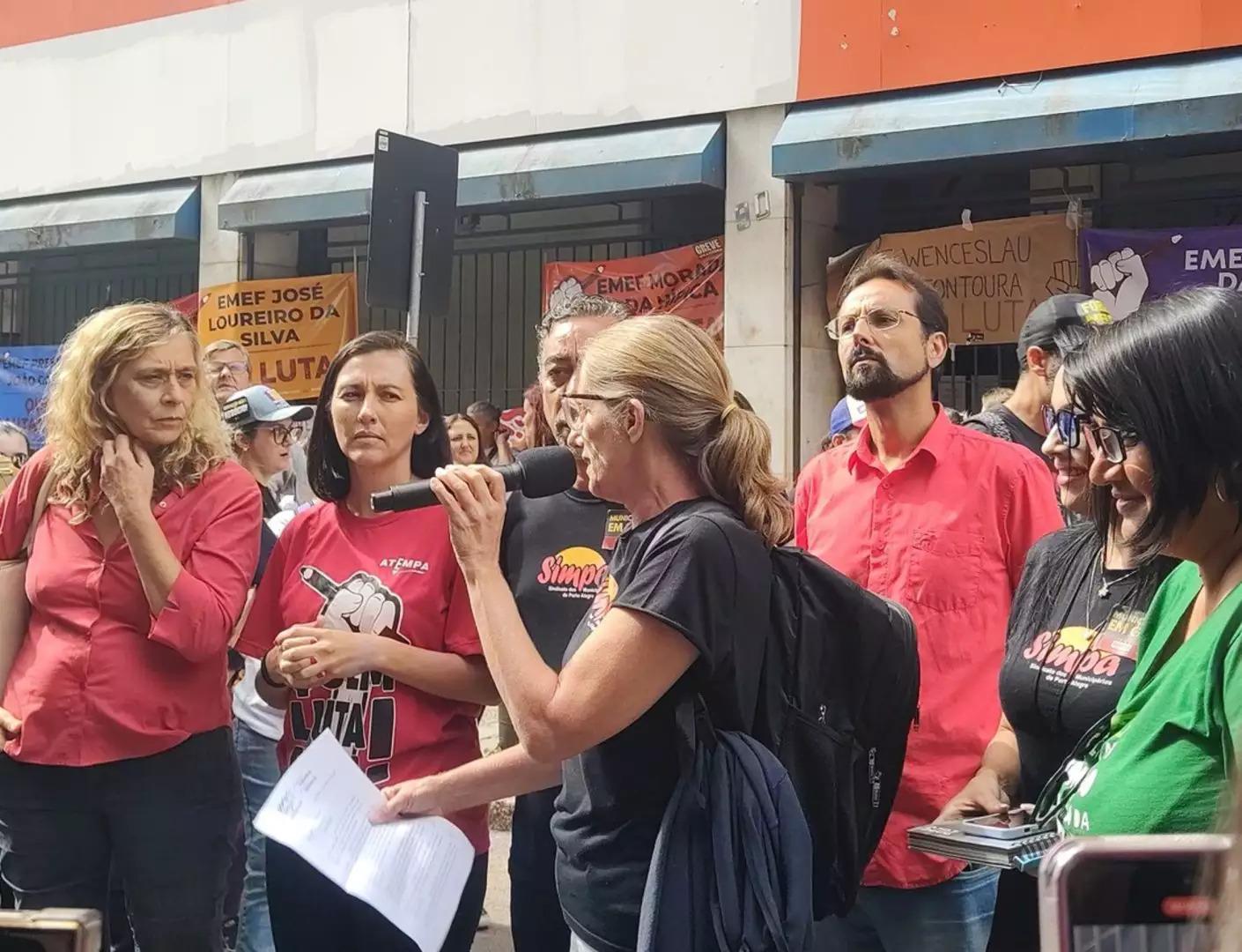 Após 12 dias de paralisação, servidores municipais encerram greve