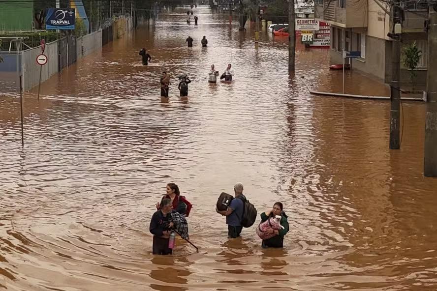 Famílias têm até 30 de abril para solicitar laudo técnico de moradias atingidas em Porto Alegre