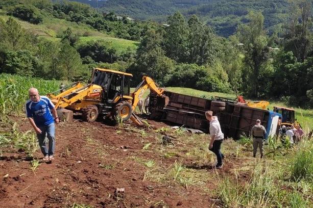 Tragédia no Vale do Taquari: Ônibus com estudantes da UFSM cai em ribanceira e deixa mortos e feridos