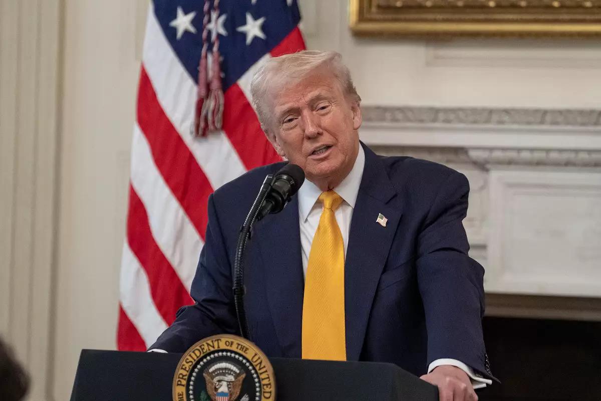 TRUMP ACUSA CHINA DE “ENTRAR EM PÂNICO” APÓS ESCALADA NA GUERRA COMERCIAL