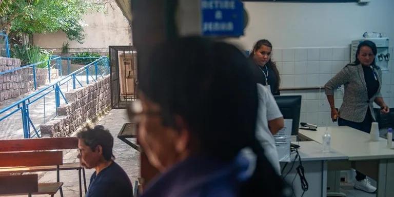 Unidades de saúde de Porto Alegre registram aumento na procura por sintomáticos de dengue no feriado de Tiradentes