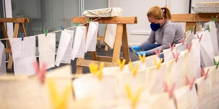 Câmara de Porto Alegre Corre Contra o Tempo para Salvar Documentos Históricos Danificados pelas Enchentes