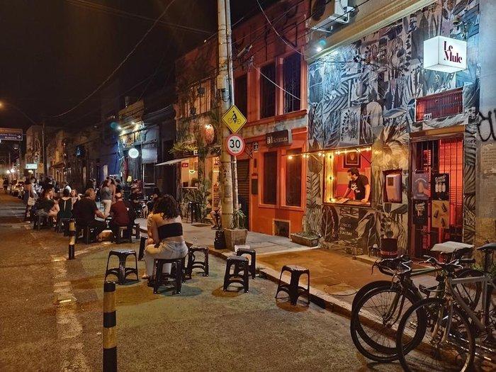 Crise na Noite de Porto Alegre: Jovens Sentem Falta de Vida Após Meia-Noite