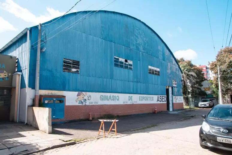 Ginásio do Demhab Acolhe Pessoas em Situação de Rua e Seus Pets Durante Frio Intenso