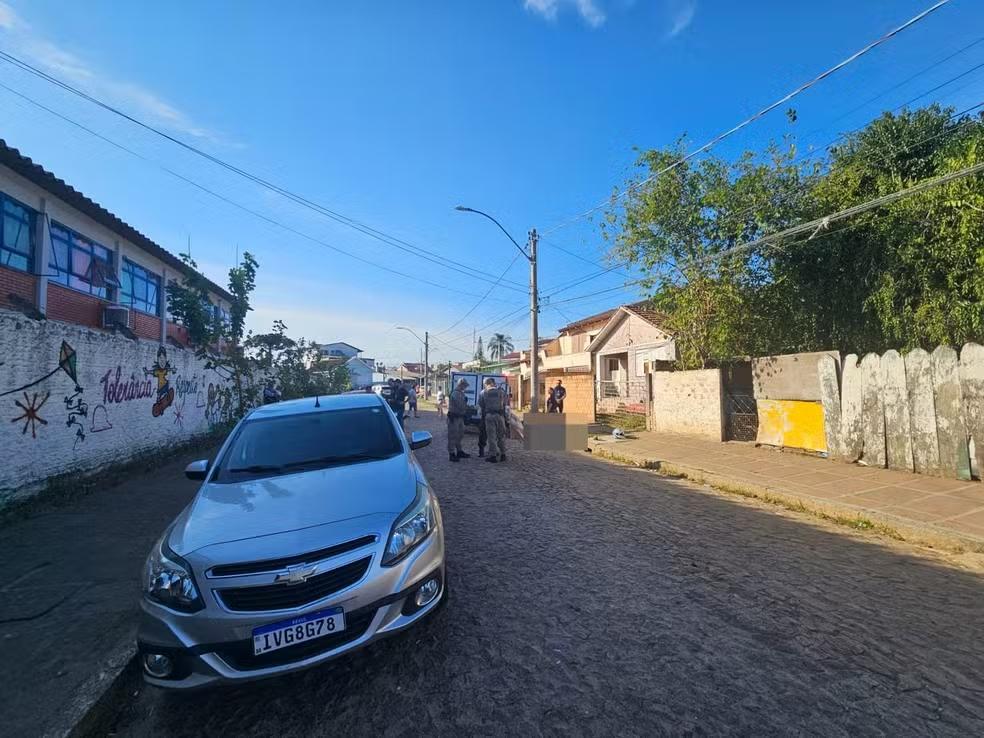 Homem é morto a tiros em frente a escola na zona sul de Porto Alegre