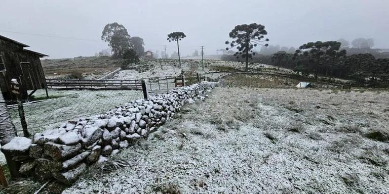 Neve Volta a Cair no Rio Grande do Sul: Frio Intenso e Ciclone Trazem Espetáculo Raro