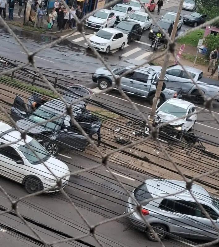 Perseguição Policial na Zona Norte de Porto Alegre Termina com Suspeitos Baleados e Presos