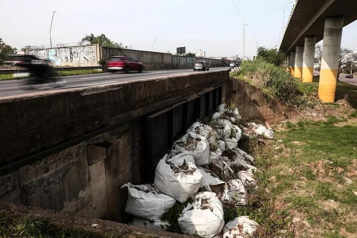 Porto Alegre ainda vulnerável: principais comportas seguem abertas ou danificadas após enchente histórica
