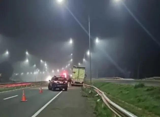 Caminhoneiro é gravemente ferido após ser atingido por pedra na BR-386