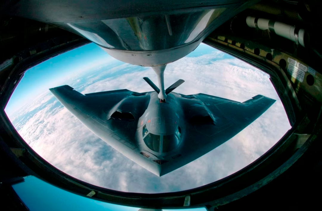 EUA lançam ataque contra instalações nucleares do Irã com B-2 Spirit e mísseis Tomahawk