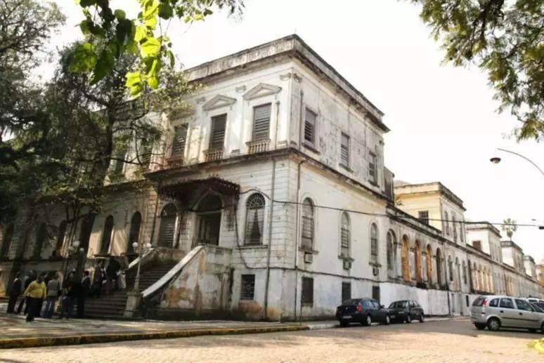 Hospital São Pedro encerra internações de longa permanência após 141 anos