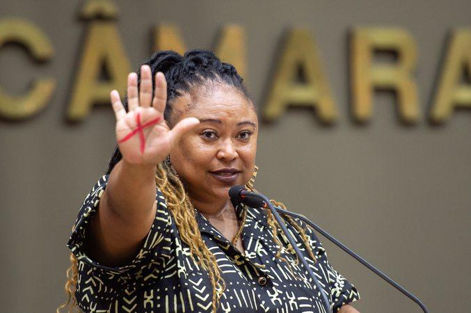 Justiça manda Ramiro Rosário apagar vídeos com ataques à vereadora Grazi Oliveira