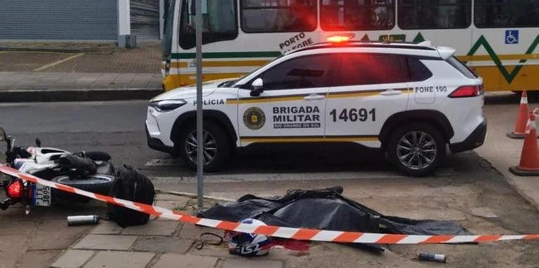 Motociclista morre em colisão na Avenida Ipiranga; motorista foge sem prestar socorro