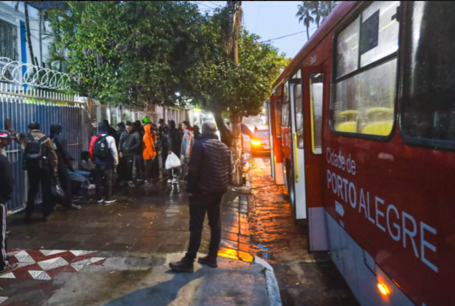 Porto Alegre lança Transporte Solidário gratuito para pessoas em situação de rua