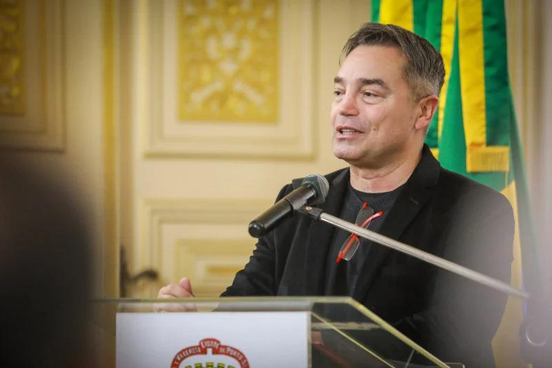 Secretário de Porto Alegre Permanece em Israel Apesar da Retirada da Comitiva Brasileira