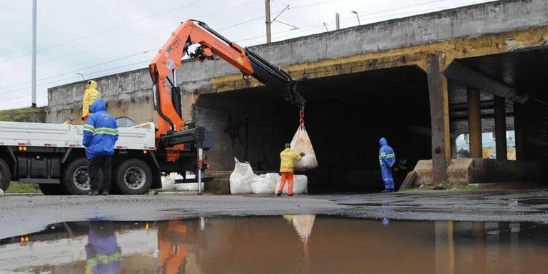 Trânsito no 4º Distrito sofre alterações com fechamento da Comporta 12 em Porto Alegre