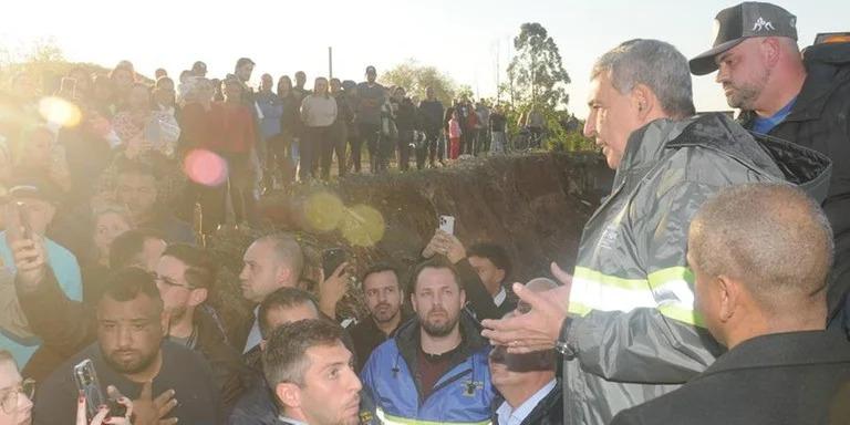 Vazamento no Dique do Sarandi mobiliza Prefeitura e causa evacuação emergencial