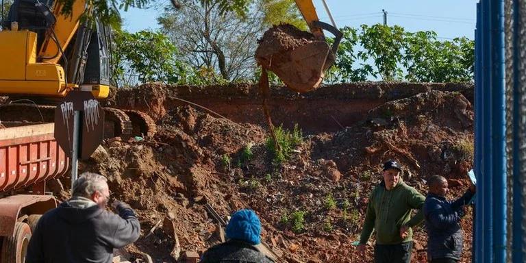 Dique do Sarandi tem mais de 3,5 mil m³ de resíduos retirados em limpeza histórica