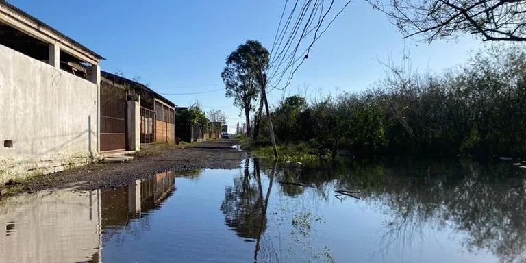 Mais de 30 Famílias Retornam ao Beco Irmãos Rizzo em Canoas Após Desalojamento