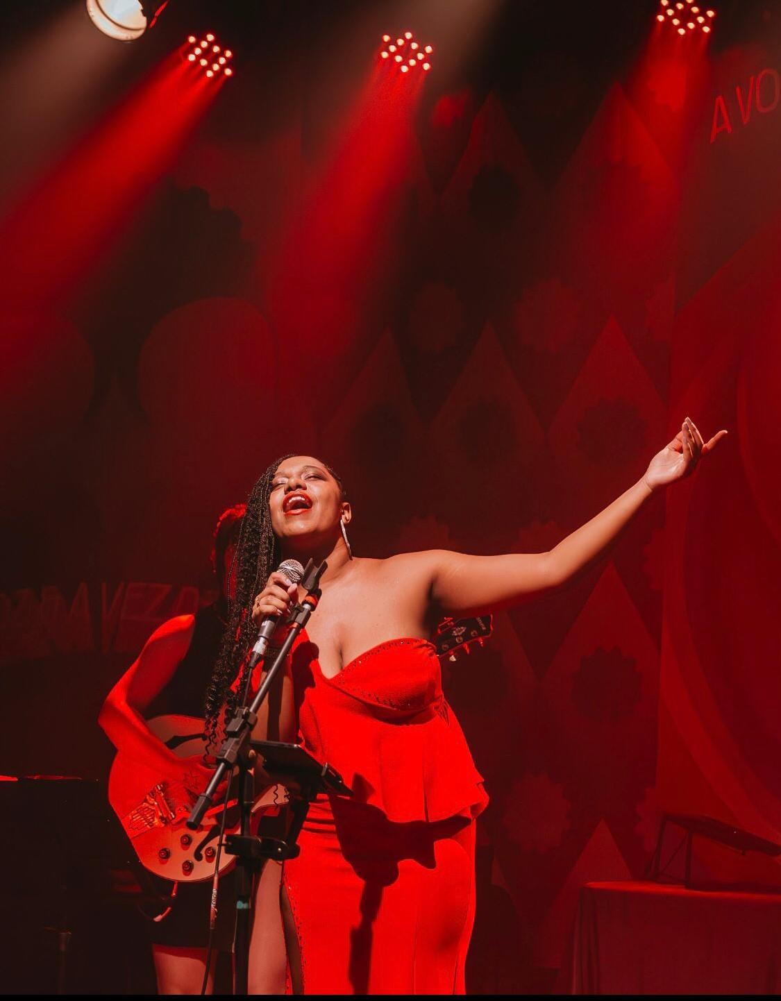 Camila Lemos interpreta divas do soul em show no Espaço 373