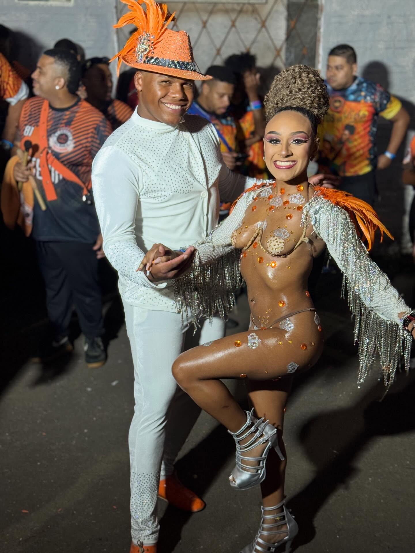 Carnaval no ritmo da emoção: escolas dos grupos Ouro e Prata apresentam seus sambas-enredo em Porto Alegre