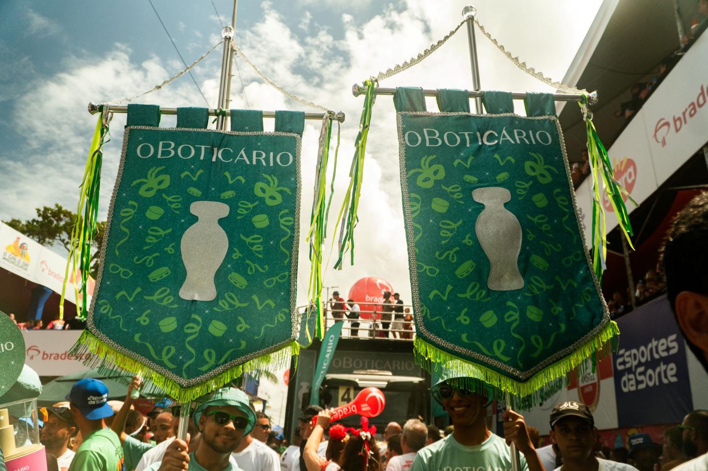 O Boticário transforma suas lojas no ponto de partida para o Carnaval