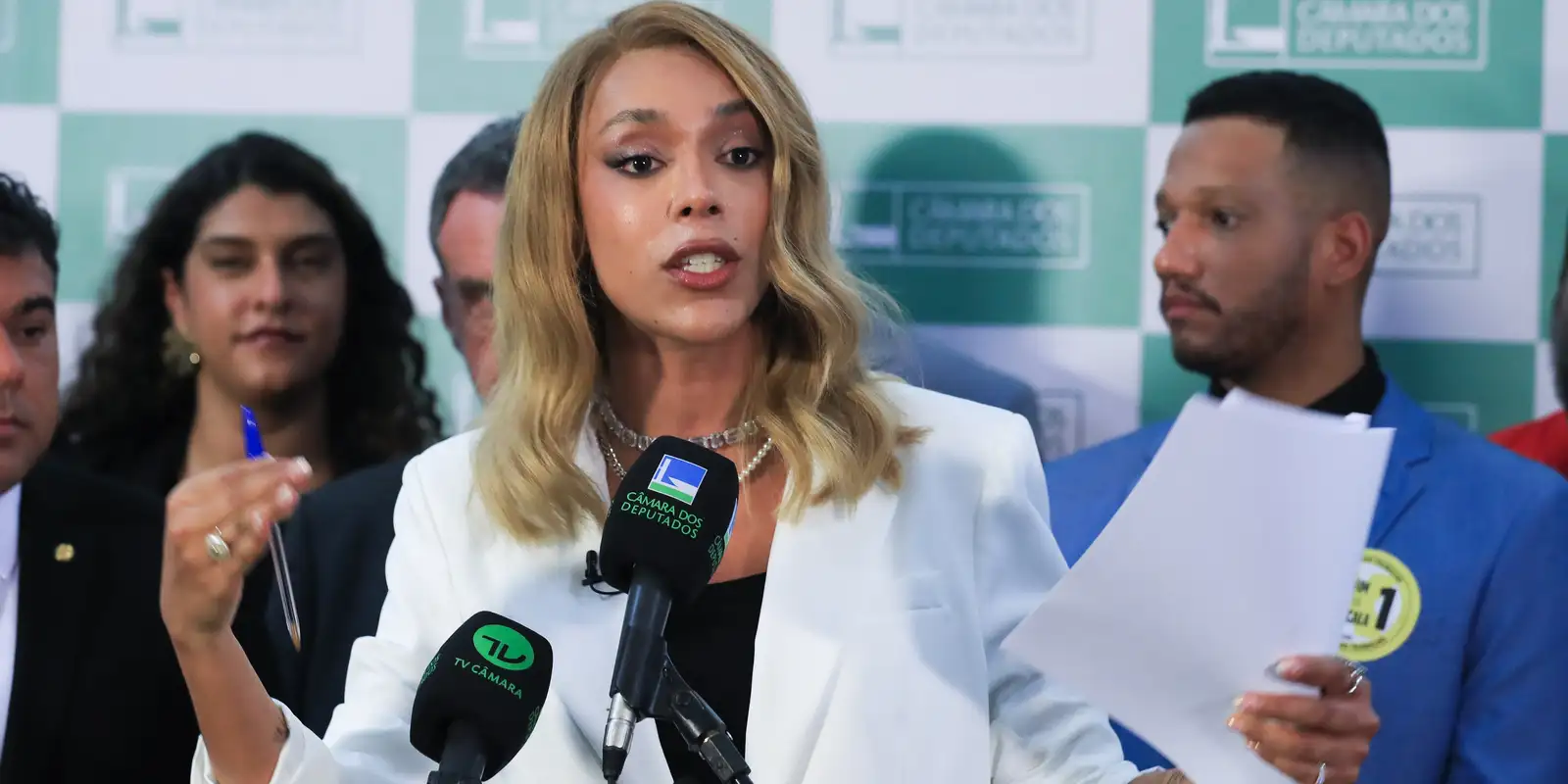 Deputada Erika Hilton processa Ratinho por discurso transfóbico