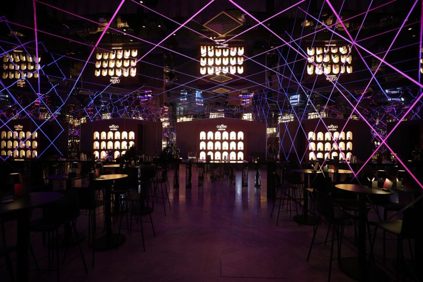 O Boticário reinventa os encontros com circuito sensorial que une fragrância, café e música eletrônica
