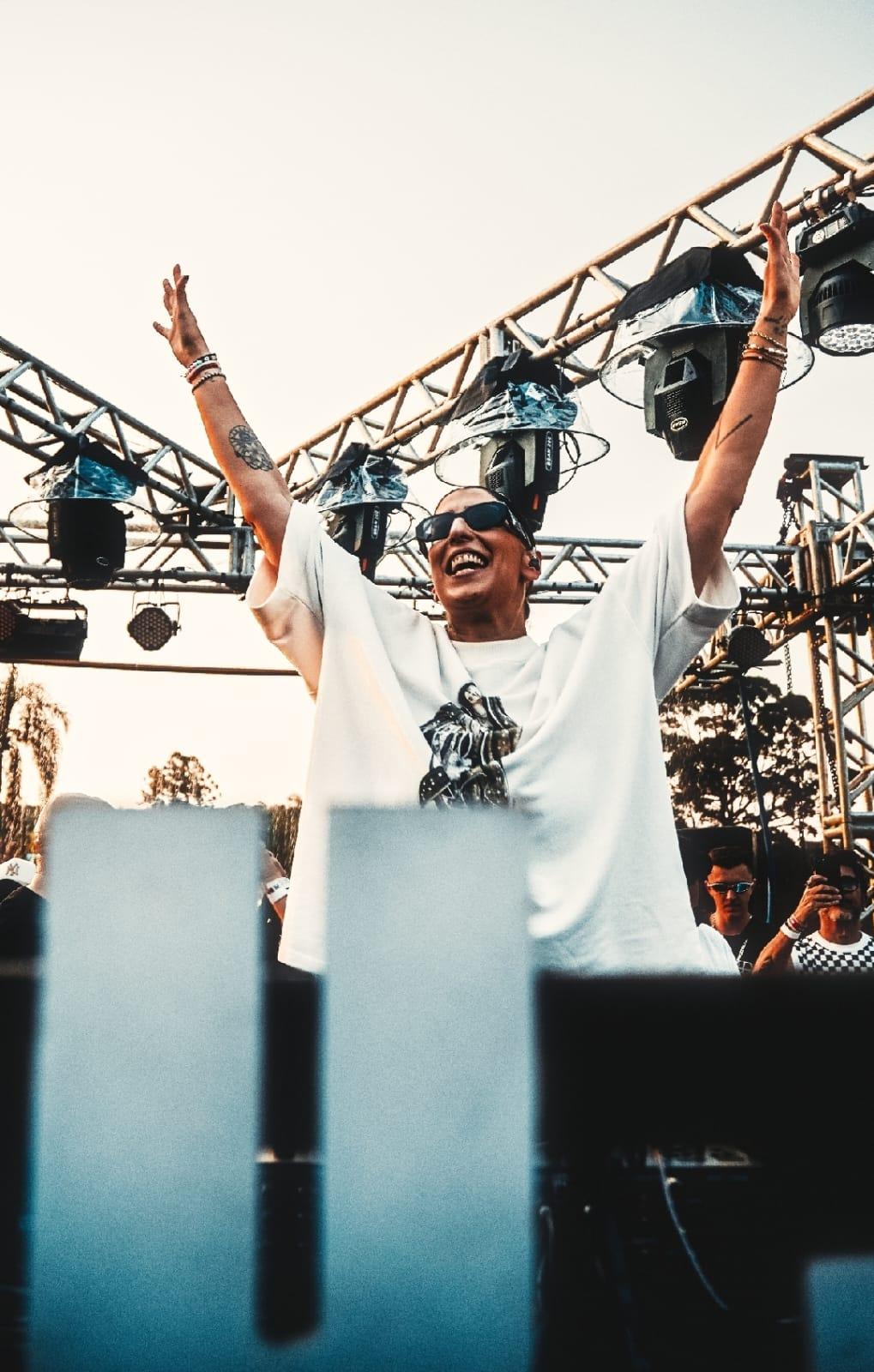 LoveÜ Festival reúne mais de 3 mil pessoas e transforma o 4º Distrito em epicentro da música eletrônica