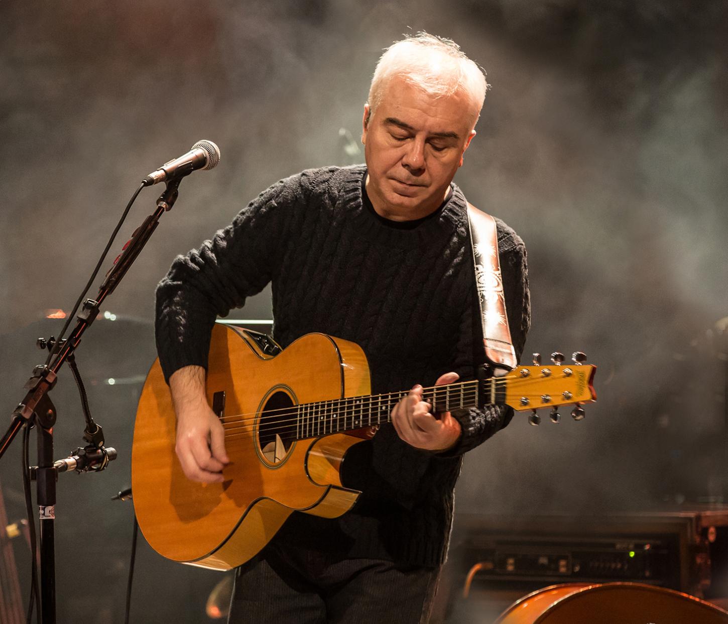 Música, pôr do sol e cultura gaúcha: Barra/Música transforma Porto Alegre em palco a céu aberto com Nei Lisboa