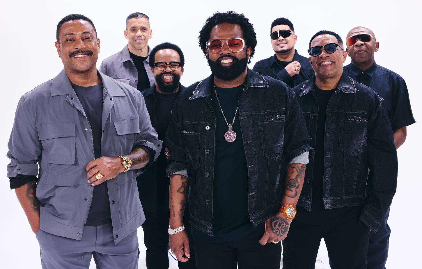 Samba raiz, emoção e história: FLY 51 recebe reencontro épico com Grupo Revelação e Xande de Pilares